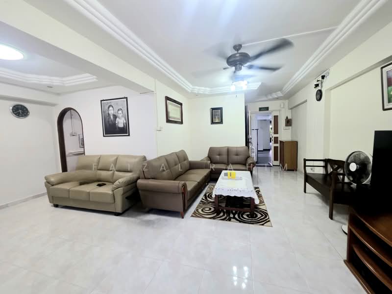 728 Tampines Street 71, 728 Tampines Street 71, 4 Bedrooms, 1,323 sqft, HDB Flat For Sale, by Faizal Rahim, 500124132 - Living Room - PropertyGuru.com.sg
