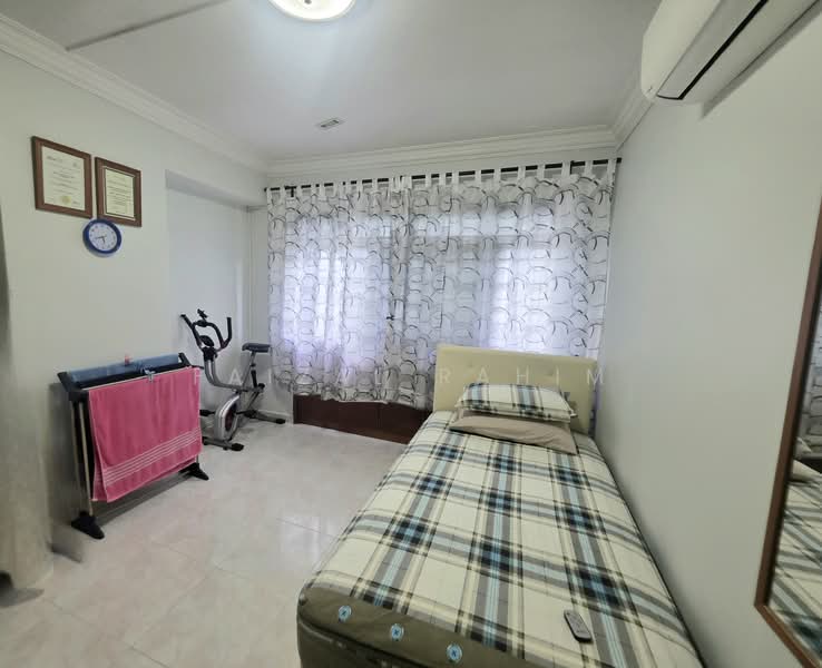 728 Tampines Street 71, 728 Tampines Street 71, 4 Bedrooms, 1,323 sqft, HDB Flat For Sale, by Faizal Rahim, 500124132 - Bedroom - PropertyGuru.com.sg