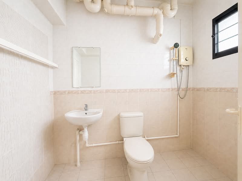 118C Jalan Membina, 118C Jalan Membina, 3 Bedrooms, 915 sqft, HDB Flat For Sale, by Yi Ming Loh, 500124149 - Bathroom - PropertyGuru.com.sg