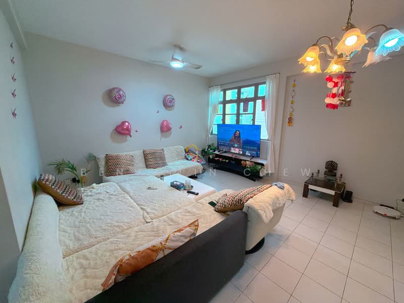 Azalea Park Condo, 6 Flora Road, 2 Bedrooms, 829 sqft, Condominium For Rent, by Benjamin Chew, 500124159 - Living Room - PropertyGuru.com.sg