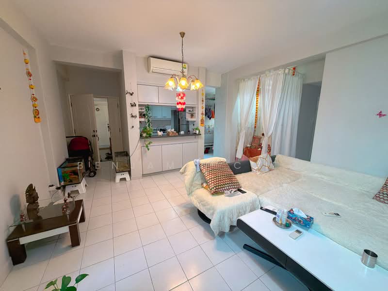 Azalea Park Condo, 6 Flora Road, 2 Bedrooms, 829 sqft, Condominium For Rent, by Benjamin Chew, 500124159 - Living Room - PropertyGuru.com.sg