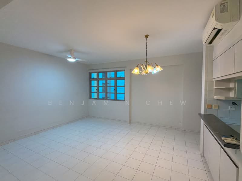 Azalea Park Condo, 6 Flora Road, 2 Bedrooms, 829 sqft, Condominium For Rent, by Benjamin Chew, 500124159 - Living Room - PropertyGuru.com.sg