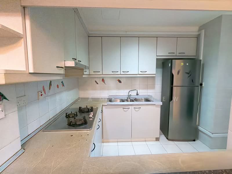 Azalea Park Condo, 6 Flora Road, 2 Bedrooms, 829 sqft, Condominium For Rent, by Benjamin Chew, 500124159 - Kitchen - PropertyGuru.com.sg