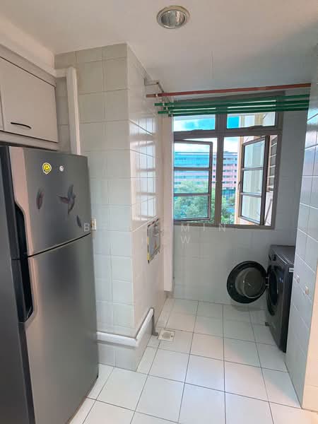 Azalea Park Condo, 6 Flora Road, 2 Bedrooms, 829 sqft, Condominium For Rent, by Benjamin Chew, 500124159 - Kitchen - PropertyGuru.com.sg