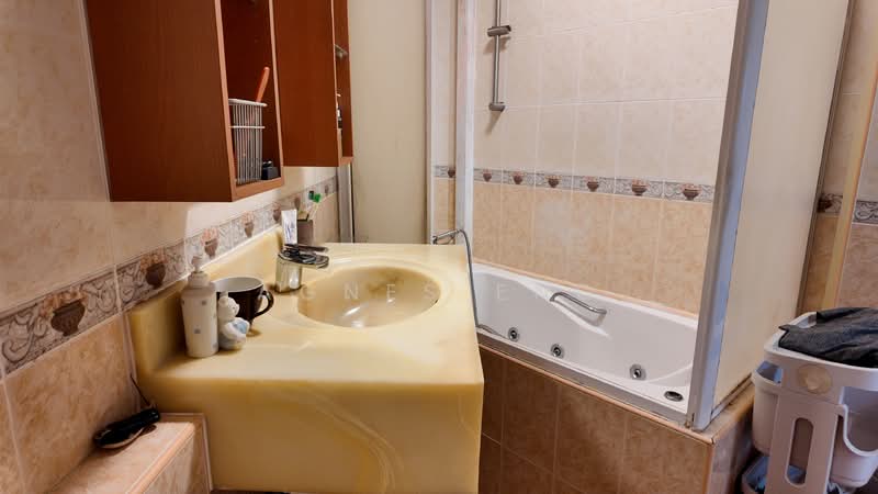 498J Tampines Street 45, 498J Tampines Street 45, 4 Bedrooms, 1,582 sqft, HDB Flat For Sale, by Agnes Eng, 500124176 - Master Bathroom - PropertyGuru.com.sg