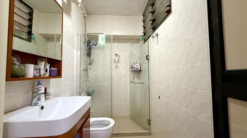 640 Jurong West Street 61, 640 Jurong West Street 61, 4 Bedrooms, 1,303 sqft, HDB Flat For Sale, by Haziq Irwan, 500124186 - Bathroom - PropertyGuru.com.sg