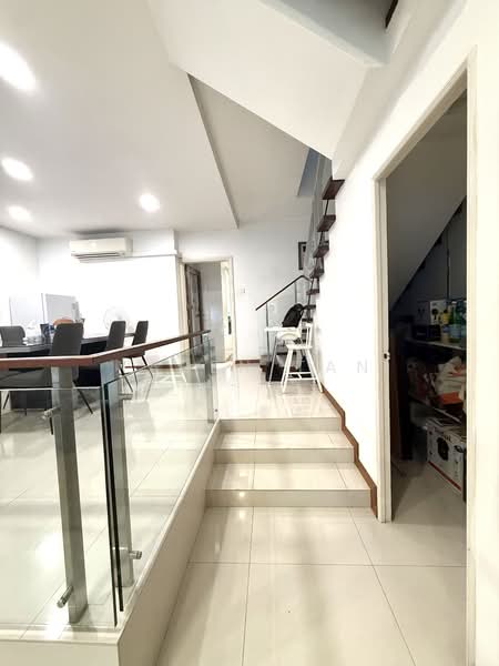 Ellington square, , 4 Bedrooms, 2,000 sqft, Terraced House For Sale, by Karen Tan, 500124190 - Interior - PropertyGuru.com.sg