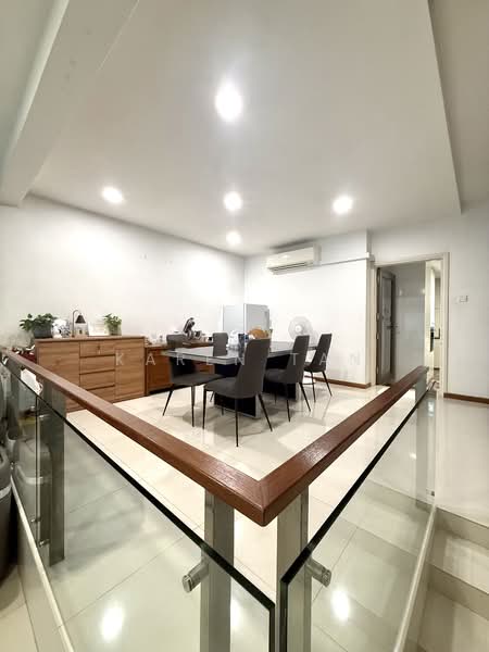 Ellington square, , 4 Bedrooms, 2,000 sqft, Terraced House For Sale, by Karen Tan, 500124190 - Dining Room - PropertyGuru.com.sg