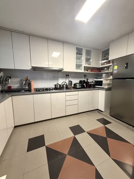 Ellington square, , 4 Bedrooms, 2,000 sqft, Terraced House For Sale, by Karen Tan, 500124190 - Kitchen - PropertyGuru.com.sg
