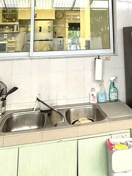 Ellington square, , 4 Bedrooms, 2,000 sqft, Terraced House For Sale, by Karen Tan, 500124190 - Kitchen - PropertyGuru.com.sg