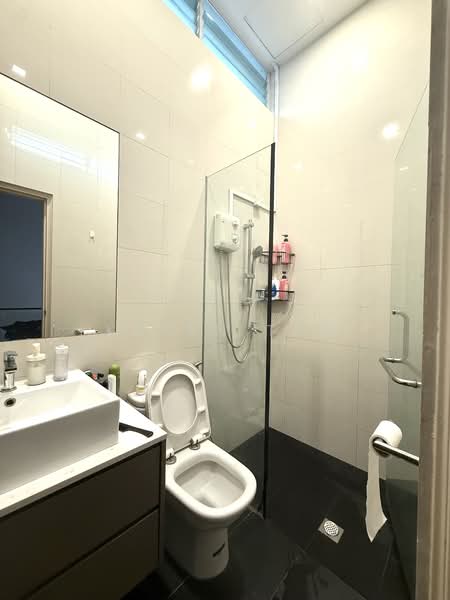 Ellington square, , 4 Bedrooms, 2,000 sqft, Terraced House For Sale, by Karen Tan, 500124190 - PropertyGuru.com.sg