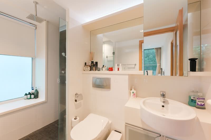 Parc Emily, 15 Mount Emily Road, 1 Bedroom, 592 sqft, Condominium For Sale, by Bobby Chen, 500124210 - Bathroom - PropertyGuru.com.sg