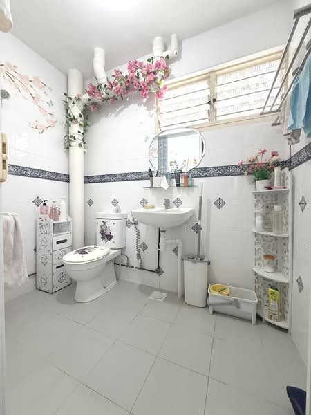 514 Bukit Batok Street 52, 514 Bukit Batok Street 52, 2 Bedrooms, 1,000 sqft, HDB Flat For Rent, by Nigel Tan, 500124214 - Bathroom - PropertyGuru.com.sg