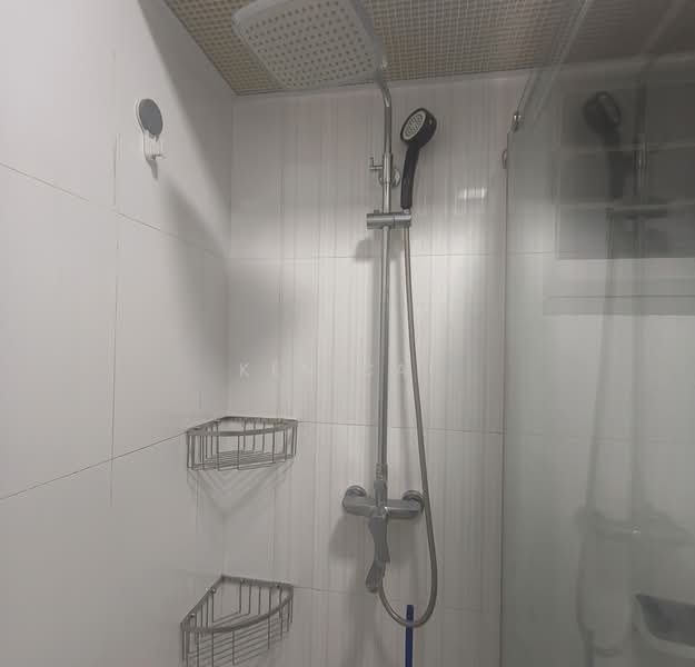 436A Bukit Batok West Avenue 5, 436A Bukit Batok West Avenue 5, 3 Bedrooms, 1,001 sqft, HDB Flat For Rent, by Ken Cai, 500124249 - Master Bathroom - PropertyGuru.com.sg