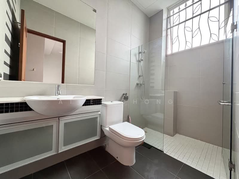 Jalan Mat Jambol, Pasir Panjang, , Room Rental, 190 sqft, Terraced House For Rent, by Aiden Chong, 500124261 - Bathroom - PropertyGuru.com.sg
