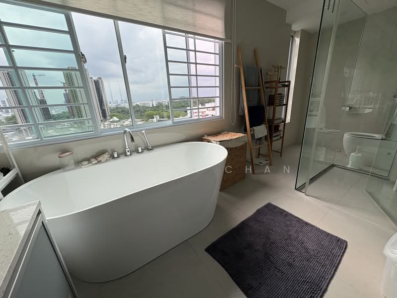 Pandan Valley, 4 Pandan Valley, 4 Bedrooms, 3,154 sqft, Condominium For Rent, by Rowena Chan, 500124275 - Master bathroom  - PropertyGuru.com.sg