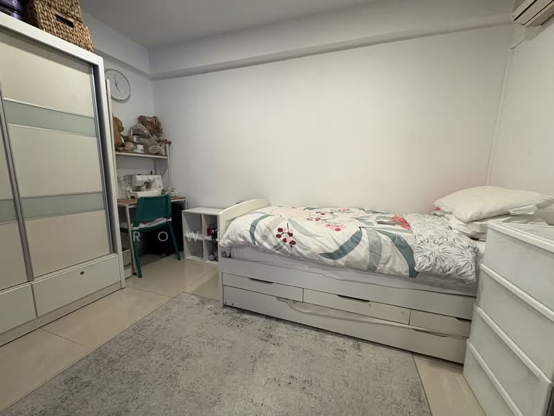 Pandan Valley, 4 Pandan Valley, 4 Bedrooms, 3,154 sqft, Condominium For Rent, by Rowena Chan, 500124275 - Huge helper’s room  - PropertyGuru.com.sg