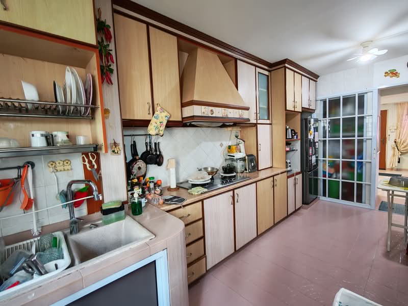 150 Bedok Reservoir Road, 150 Bedok Reservoir Road, 3 Bedrooms, 904 sqft, HDB Flat For Sale, by Aizah Ismail, 500124280 - Kitchen - PropertyGuru.com.sg