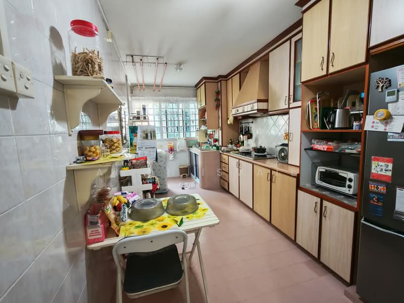 150 Bedok Reservoir Road, 150 Bedok Reservoir Road, 3 Bedrooms, 904 sqft, HDB Flat For Sale, by Aizah Ismail, 500124280 - Kitchen - PropertyGuru.com.sg