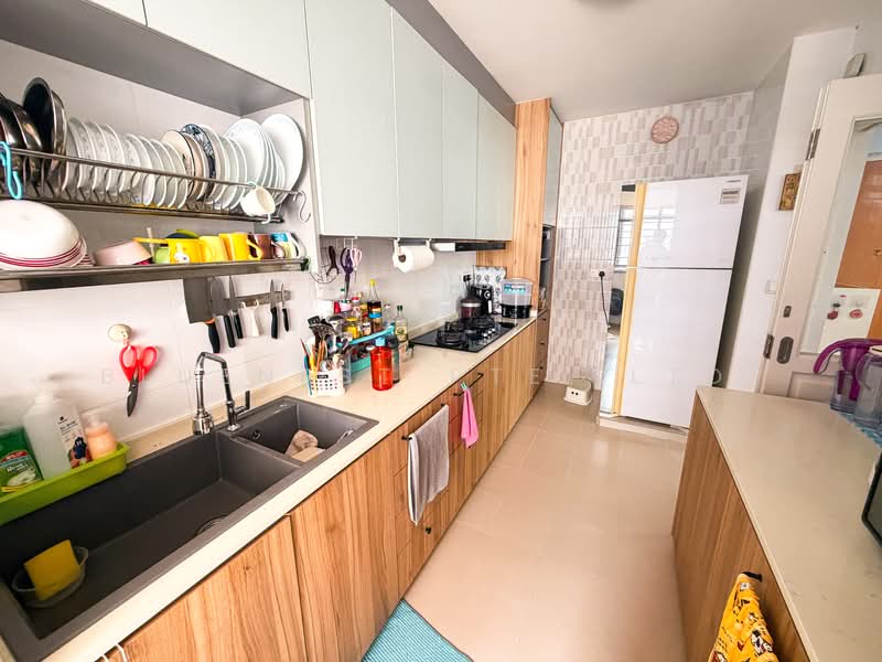 440C Bukit Batok West Avenue 8, 440C Bukit Batok West Avenue 8, 3 Bedrooms, 1,205 sqft, HDB Flat For Sale, by Bluenest Pte. Ltd., 500124288 - Kitchen - PropertyGuru.com.sg