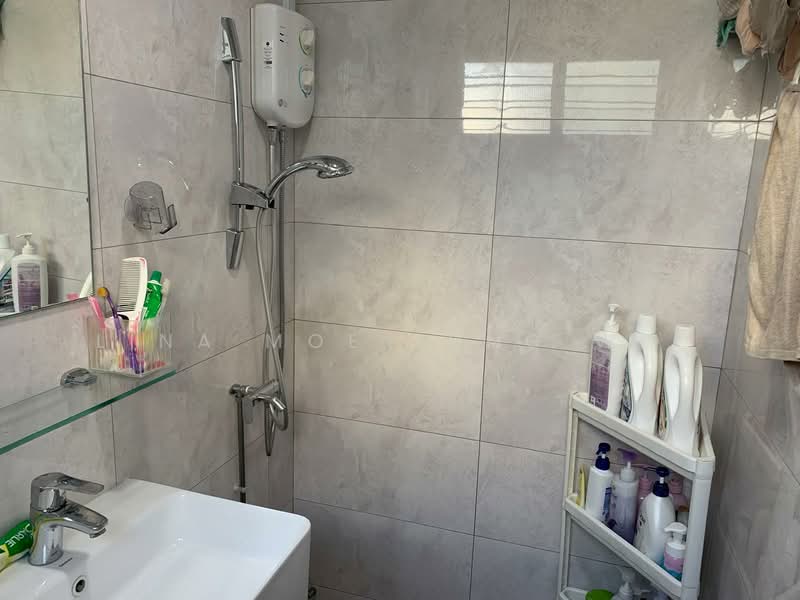 224 Simei Street 4, 224 Simei Street 4, 3 Bedrooms, 1,140 sqft, HDB Flat For Sale, by LINA MOE YUNG WEI, 500124298 - Bathroom - PropertyGuru.com.sg