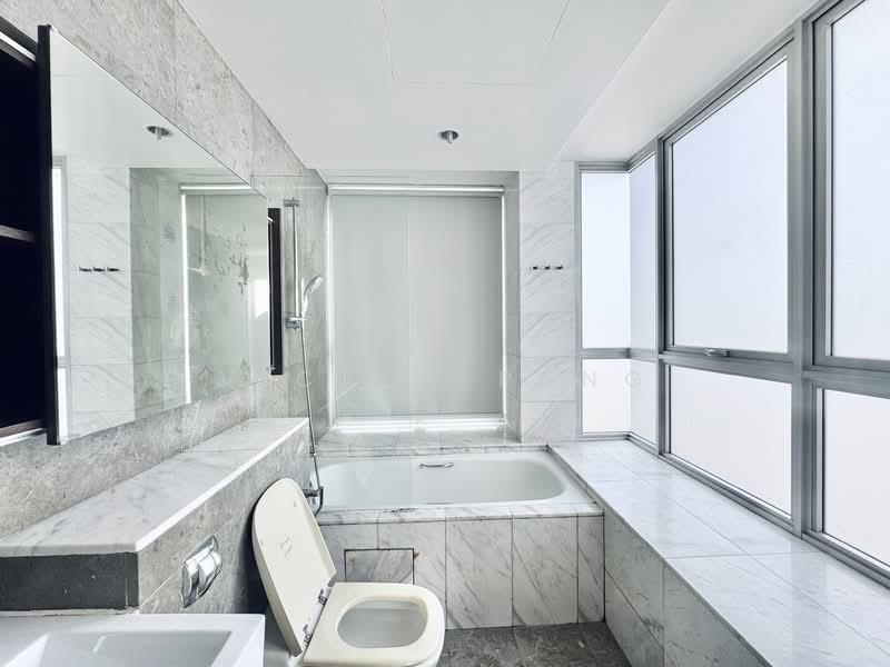 The Parc Condominium, 5 West Coast Walk, 4 Bedrooms, 1,421 sqft, Condominium For Rent, by Victor Pang, 500124303 - Master bathroom - PropertyGuru.com.sg