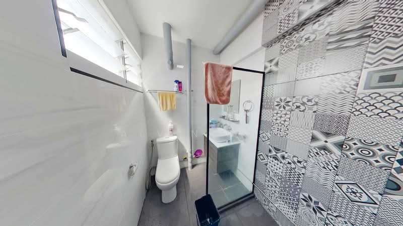 448 Jurong West Street 42, 448 Jurong West Street 42, 2 Bedrooms, 807 sqft, HDB Flat For Sale, by Alvin Toh, 500124336 - Bathroom - PropertyGuru.com.sg