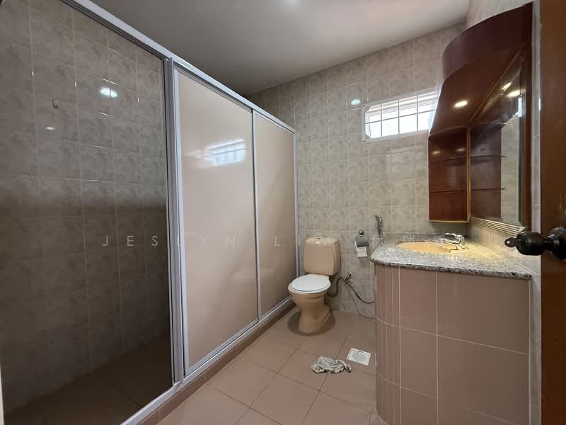 Opera Estate, Jalan Bangsawan, 4 Bedrooms, 2,000 sqft, Terraced House For Rent, by Jeslyn Lim 林瑞香, 500124337 - Bathroom - PropertyGuru.com.sg