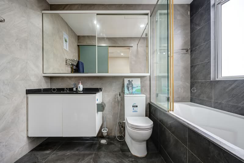 Loyang Villas, Loyang Rise, 6 Bedrooms, 3,000 sqft, Terraced House For Sale, by Yong Wee Foong 杨伟锋, 500124359 - Bathroom - PropertyGuru.com.sg