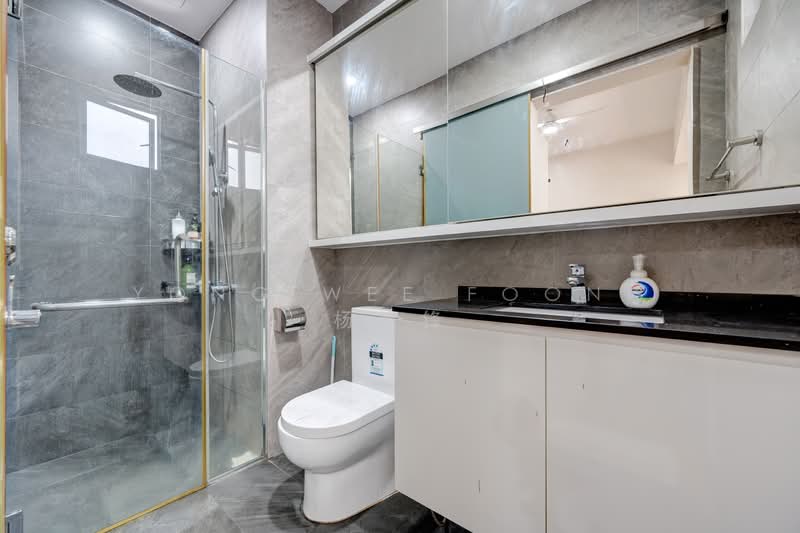 Loyang Villas, Loyang Rise, 6 Bedrooms, 3,000 sqft, Terraced House For Sale, by Yong Wee Foong 杨伟锋, 500124359 - Bathroom - PropertyGuru.com.sg