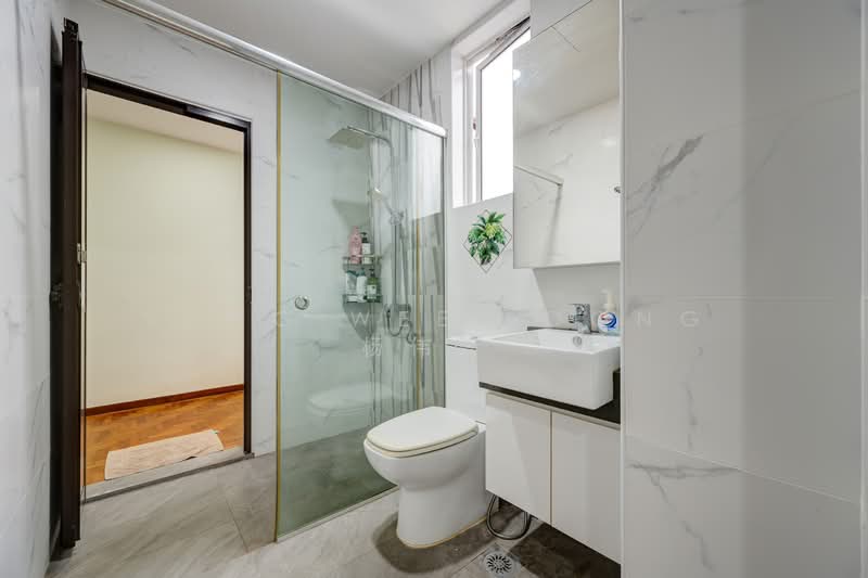 Loyang Villas, Loyang Rise, 6 Bedrooms, 3,000 sqft, Terraced House For Sale, by Yong Wee Foong 杨伟锋, 500124359 - Bathroom - PropertyGuru.com.sg