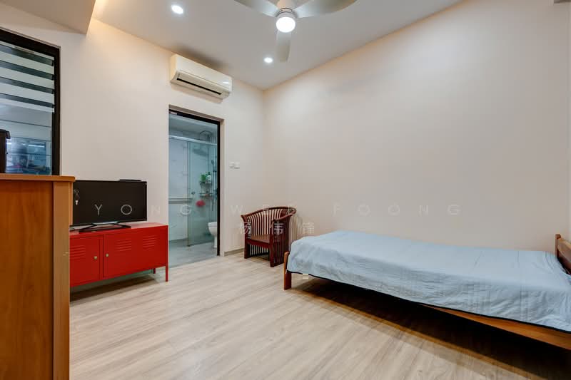 Loyang Villas, Loyang Rise, 6 Bedrooms, 3,000 sqft, Terraced House For Sale, by Yong Wee Foong 杨伟锋, 500124359 - Bedroom - PropertyGuru.com.sg