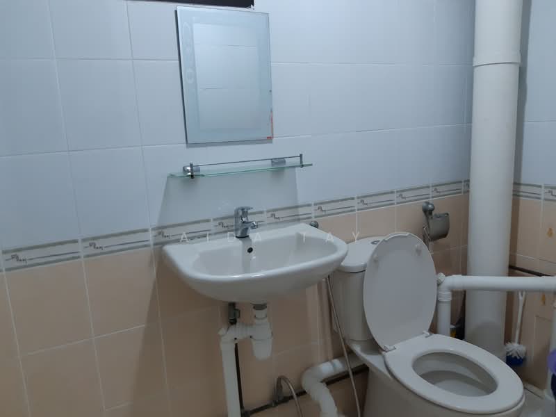 101 Clementi Street 14, 101 Clementi Street 14, Room Rental, 150 sqft, HDB Flat For Rent, by Aida Tay, 500124374 - Bathroom - PropertyGuru.com.sg