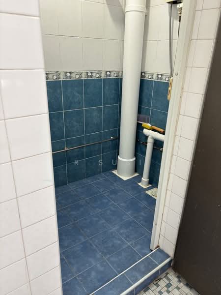 186 Boon Lay Avenue, 186 Boon Lay Avenue, 2 Bedrooms, 635 sqft, HDB Flat For Sale, by R Susi, 500124388 - Bathroom - PropertyGuru.com.sg
