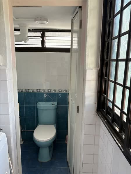186 Boon Lay Avenue, 186 Boon Lay Avenue, 2 Bedrooms, 635 sqft, HDB Flat For Sale, by R Susi, 500124388 - Bathroom - PropertyGuru.com.sg