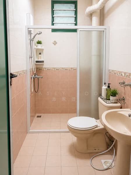 480 Segar Road, 480 Segar Road, 3 Bedrooms, 979 sqft, HDB Flat For Sale, by Casey Koo 古家进, 500124391 - Bathroom - PropertyGuru.com.sg
