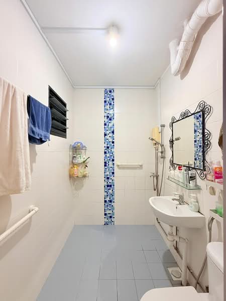 784 Yishun Avenue 2, 784 Yishun Avenue 2, 3 Bedrooms, 1,130 sqft, HDB Flat For Sale, by Jose Loh Zhenhao, 500124393 - Bathroom - PropertyGuru.com.sg