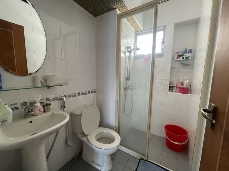 632A Punggol Drive, 632A Punggol Drive, 3 Bedrooms, 980 sqft, HDB Flat For Sale, by Suriati Liusman, 500124395 - Bathroom - PropertyGuru.com.sg