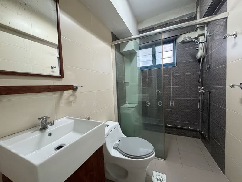 468B Admiralty Drive, 468B Admiralty Drive, 4 Bedrooms, 1,475 sqft, HDB Flat For Rent, by Desrina Goh, 500124405 - Common Bathroom - PropertyGuru.com.sg