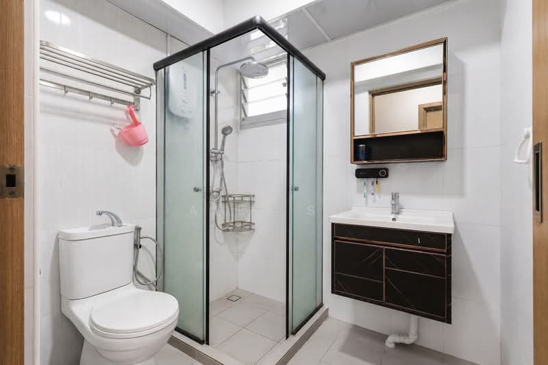 422A Northshore Drive, 422A Northshore Drive, 3 Bedrooms, 1,001 sqft, HDB Flat For Sale, by Alex So, 500124412 - Bathroom - PropertyGuru.com.sg