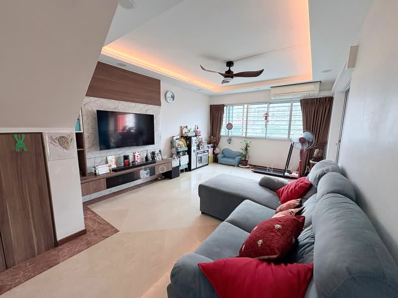 455 Hougang Avenue 10, 455 Hougang Avenue 10, 3 Bedrooms, 1,571 sqft, HDB Flat For Sale, by Jose Loh Zhenhao, 500124434 - Living Room - PropertyGuru.com.sg