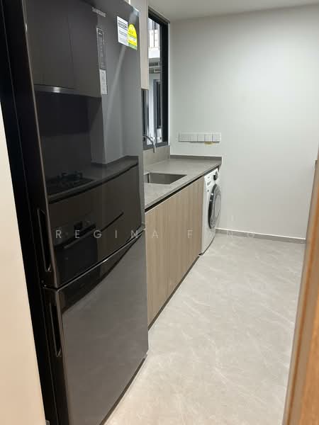 KI Residences At Brookvale, 10 Brookvale Drive, 3 Bedrooms, 936 sqft, Condominium For Rent, by Regina Fang, 500124452 - Kitchen - PropertyGuru.com.sg