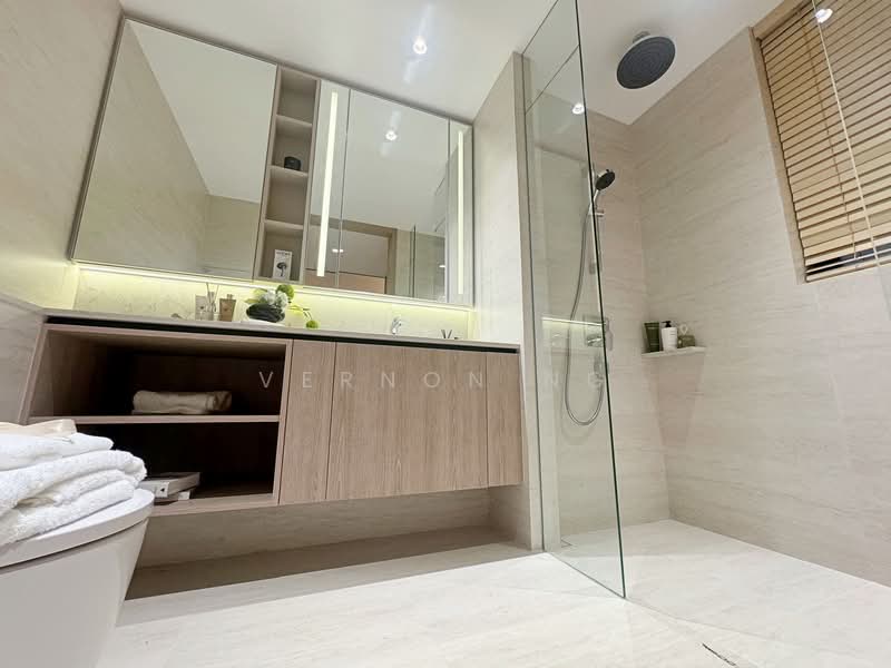 Bloomsbury Residences, 61 Media Circle, 4 Bedrooms, 1,206 sqft, Apartment For Sale, by Vernon Ng, 500124454 - Master Bathroom - PropertyGuru.com.sg
