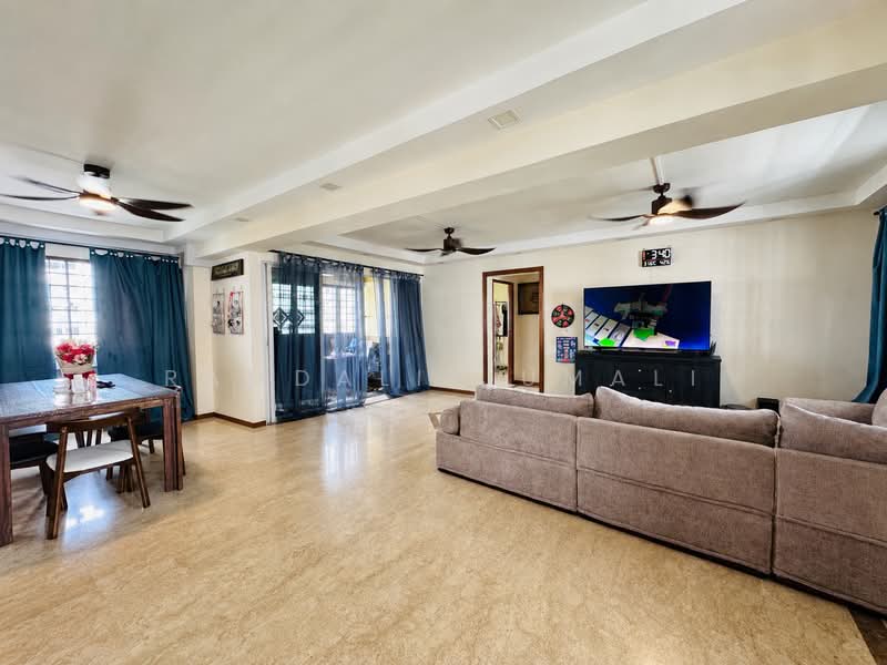 496B Tampines Street 43, 496B Tampines Street 43, 3 Bedrooms, 1,356 sqft, HDB Flat For Sale, by Ramdali Jumali, 500124464 - Living Room - PropertyGuru.com.sg