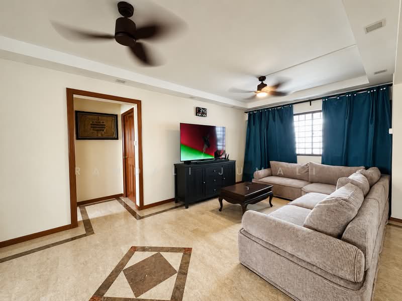 496B Tampines Street 43, 496B Tampines Street 43, 3 Bedrooms, 1,356 sqft, HDB Flat For Sale, by Ramdali Jumali, 500124464 - Living Room - PropertyGuru.com.sg