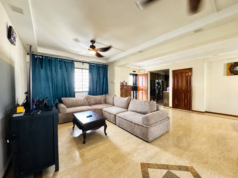 496B Tampines Street 43, 496B Tampines Street 43, 3 Bedrooms, 1,356 sqft, HDB Flat For Sale, by Ramdali Jumali, 500124464 - Living Room - PropertyGuru.com.sg