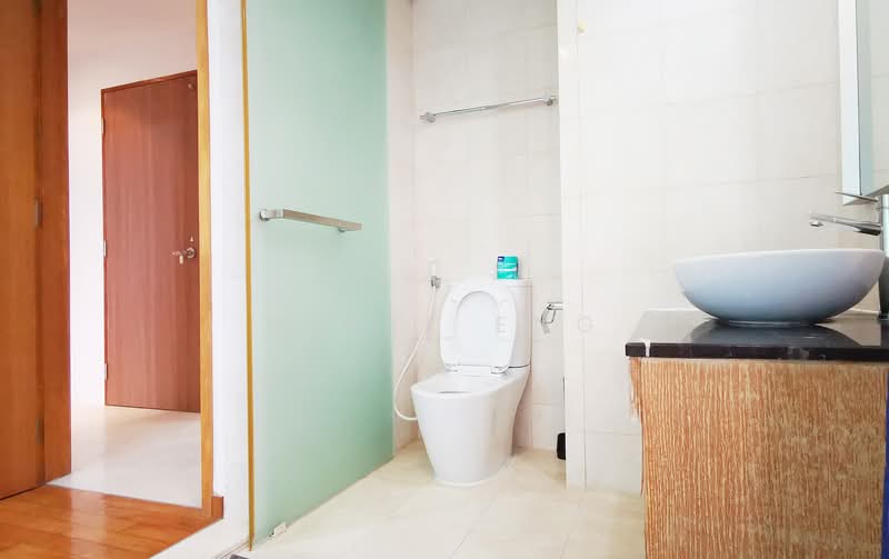 The Lakeshore, 29 Jurong West Street 41, Room Rental, 200 sqft, Condominium For Rent, by Nigel Eng, 500124469 - Bathroom - PropertyGuru.com.sg