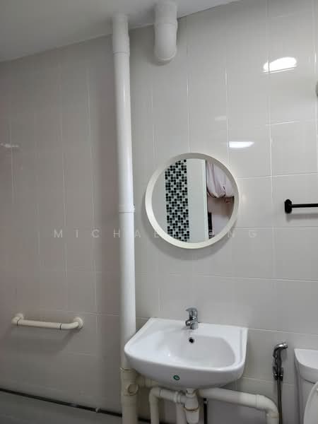 639 Ang Mo Kio Avenue 6, 639 Ang Mo Kio Avenue 6, 3 Bedrooms, 1,001 sqft, HDB Flat For Rent, by Michael Ong, 500124497 - Bathroom - PropertyGuru.com.sg