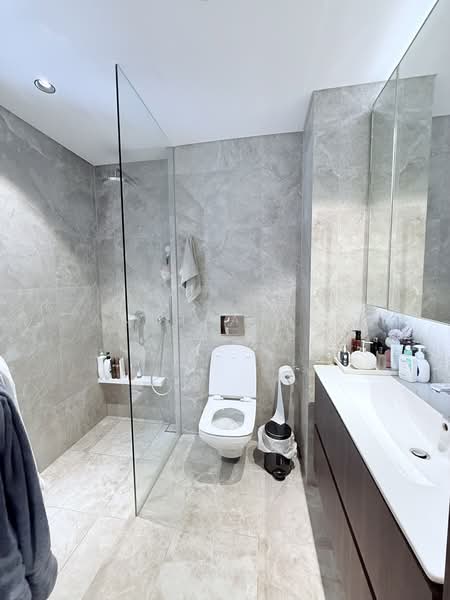 Artra, 12 Alexandra View, 3 Bedrooms, 1,044 sqft, Condominium For Rent, by Anthea Yeo 杨丽娇, 500124500 - Bathroom - PropertyGuru.com.sg