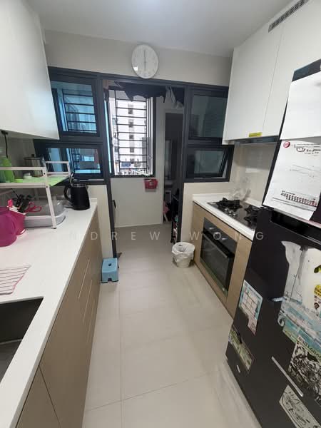 Treasure at Tampines, 5 Tampines Lane, 3 Bedrooms, 1,033 sqft, Condominium For Sale, by Andrew Wong, 500124512 - Kitchen - PropertyGuru.com.sg